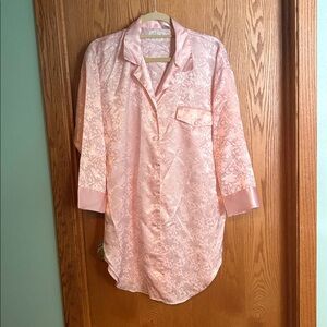 Vintage Lord & Taylor Women's Pink Night Shirt Small